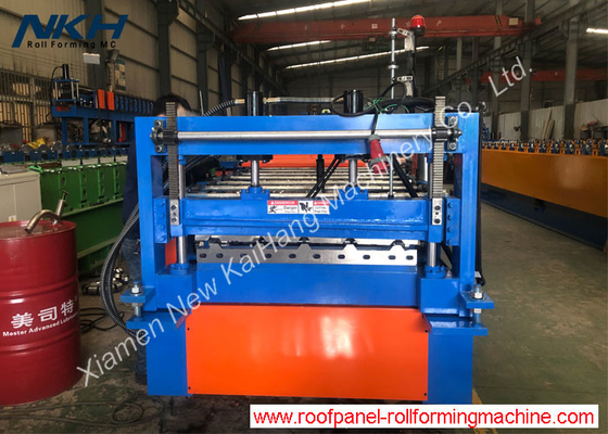 Roll forming machine, panel machine, Trimdeck 760, Roof panel, in buildings